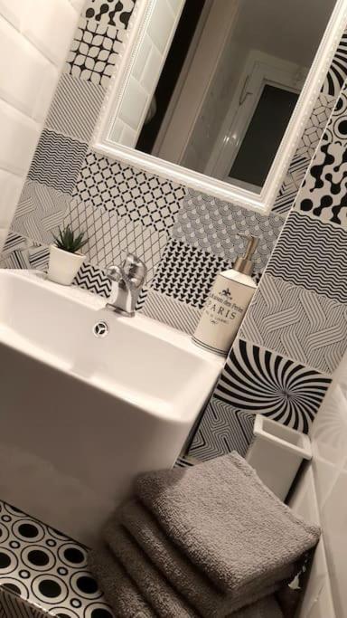 Carlito"S Apartment 1 Next To Metro Station Atene Esterno foto