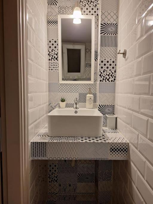 Carlito"S Apartment 1 Next To Metro Station Atene Esterno foto